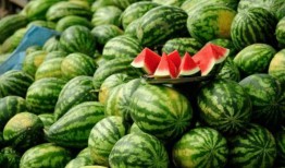 富县网红吃瓜事件真相是真的吗