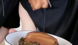 吃瓜网红小杨哥是谁啊视频,视频走红背后的故事